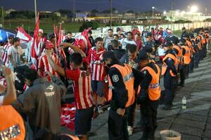 Los policías bonaerenses del fútbol cobrarán $183 por hora