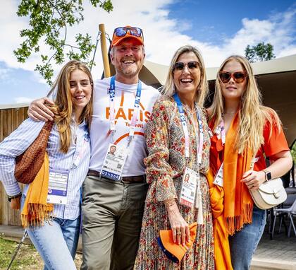 Los Orange, la familia real más entusiasta. La reina Máxima y el rey Guillermo alentaron al equipo de Países Bajos junto a sus hijas Alexia y Amalia