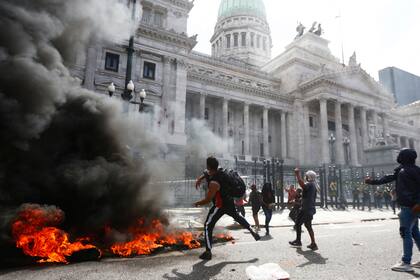 Los organismos de derechos humanos le manifestaron su solidaridad a Cristina Kirchner por el ataque a su despacho