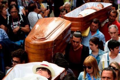 Los orígenes de la tradición son pocos conocidos y hay diferentes versiones