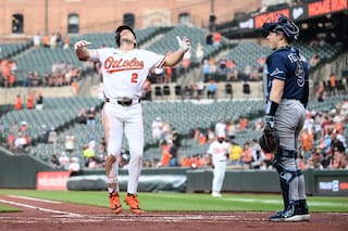 Los Orioles arrollan 11-2 a los Rays y completan una barrida de tres juegos