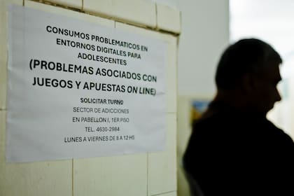 Los pacientes que sufren síntomas de adicciones y otros trastornos mentales no encuentran la entrada adecuada al sistema sanitario, afirman los expertos