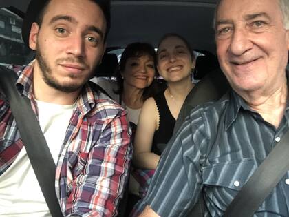 Los padres de Agustina estuvieron en todo momento al pie del cañón.