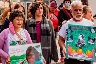 En el juicio por el femicidio de una mochilera, la familia de la víctima coincide con la defensa del único detenido