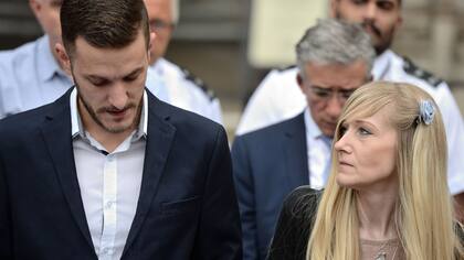 Los padres de Charlie Gard pelean para que su hijo muera en su casa