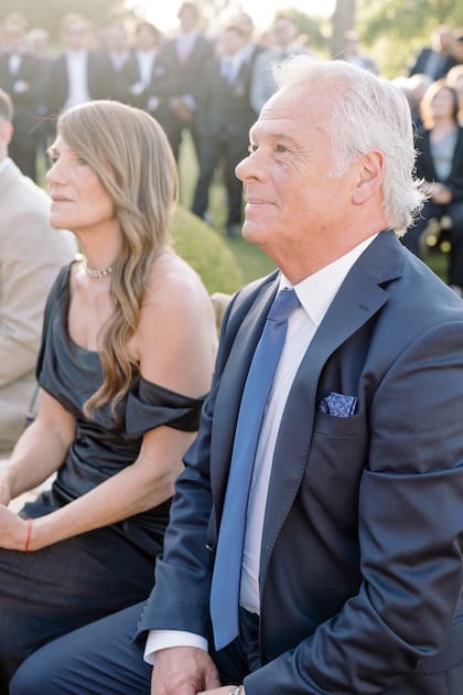Los padres de Eugenia, Daniel y Giselle, siguen la ceremonia con muchísima atención