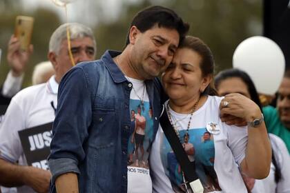 Los padres de Fernando Báez Sosa en un acto en Dolores al cumplirse tres años del crimen de su hijo