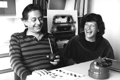 Los padres de la criatura. Eduardo Joselevich (1933-2012) y Fanny Fingermann desarrollaron un “producto” de diseño artesanal basado en la percepción visual