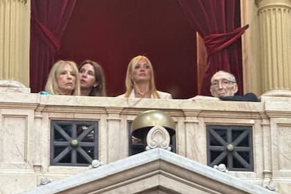 Los padres de Milei y Yuyito González presentes en el recinto del Congreso