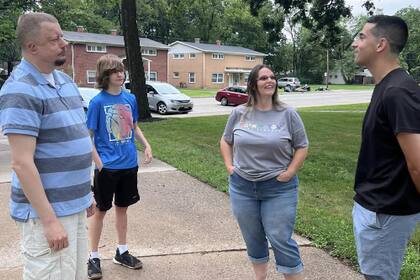 Los padres del adolescente aseguran que jamás dejarán de estar agradecidos por la ayuda del maestro