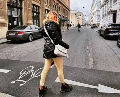 “Los padres le abren una cuenta desde que nacen y a los 18, cuando la reciben de regalo, las personas deciden si lo ahorrás, o comprás un auto, o viajás”, dice Melani (IG: @i_am_mel_____)