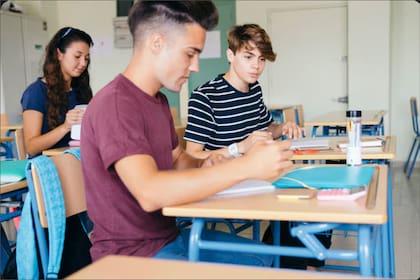 Los padres y expertos advierten que el uso de inteligencia artificial para vigilar a los estudiantes supone un problema para la privacidad