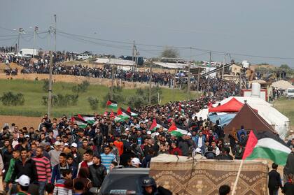 Los palestinos levantaron campamentos con carpas a lo largo de la frontera con Israel