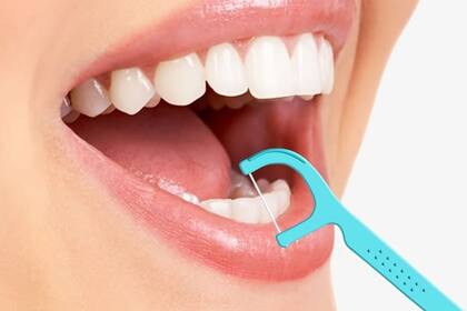 Los palillos dentales podrían no ser la solución que necesitas para cuidar tu salud bucal. Foto: Pinterest/Canva.