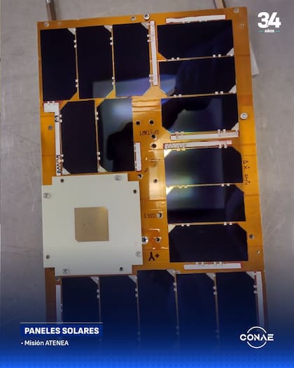 Los paneles solares del microsatélite argentino Atenea, que viajará en la misión Artemisa II de la NASA