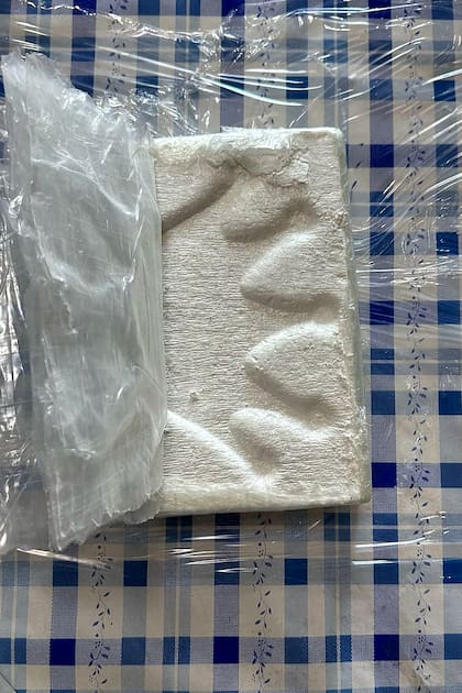 Los panes de cocaína llevaban impresos, en bajorrelieve, imágenes de coronas