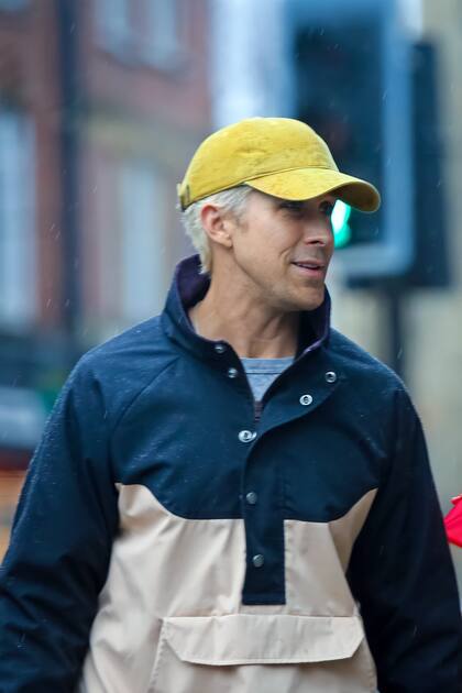 Los paparazzi capturaron imágenes de Ryan Gosling con el pelo platinado (Crédito: Twitter)