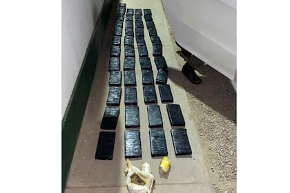 Los paquetes de cocaína incautados en el operativo que encabezó Gendarmería en septiembre pasado
