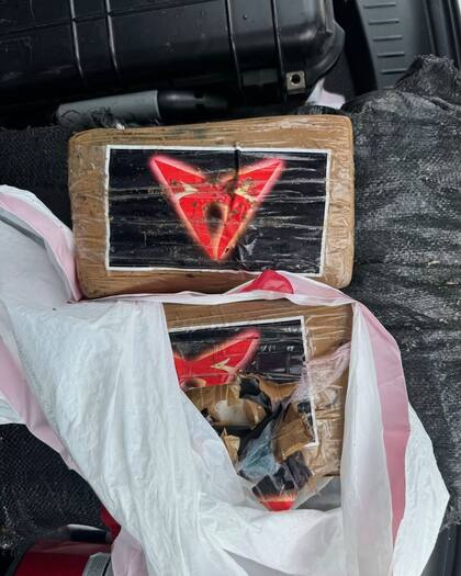 Los paquetes incautados tenían un extraño símbolo