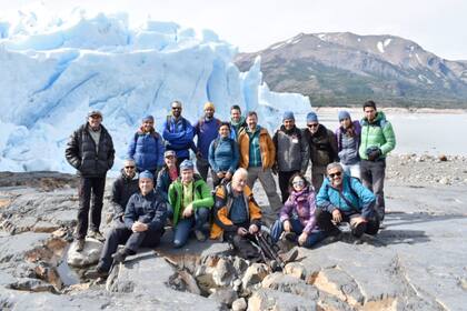 Los participantes a la reunión de trabajo del WHMS en la margen sur del Glaciar Moreno