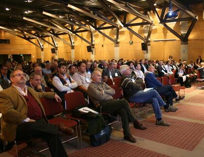 Los participantes, atentos a las propuestas