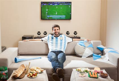 Los años en que se juega el Mundial de fútbol, los habitantes de la casa suelen estar todos los días siguiendo los partidos y eso retrasa una obra