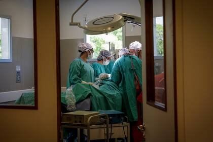 Los partos de mujeres con coronavirus exigen cuidados especiales