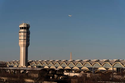 Los pasajeros provenientes de vuelos de estos tres países africanos deberán ingresar únicamente a través del Aeropuerto Internacional Washington-Dulles