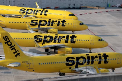 Los pasajeros que tenían vuelos programados para el 2 de mayo con Spirit Airlines llegaron al aeropuerto y se enteraron de que habían sido cancelados