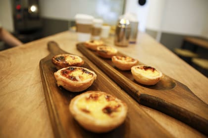 Los pasteles quedan espectaculares con canela o azúcar impalpable