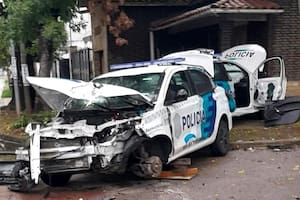 Chocaron dos patrulleros que perseguían a cinco delincuentes que habían cometido una entradera