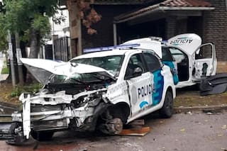 Chocaron dos patrulleros que perseguían a cinco delincuentes que habían cometido una entradera