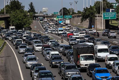 Los peajes de acceso a la Ciudad funcionan con esquema de fin de semana y concentran la mayor afluencia hacia el centro entre las 17 y las 21