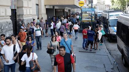 Los peatones volvieron a caminar sin obstáculos por las veredas de Pueyrredón