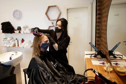 Los peluqueros utilizaban tapabocas, pero de todas formas se les ofreció realizar el test y se les pidió que estén atentos a los posibles síntomas