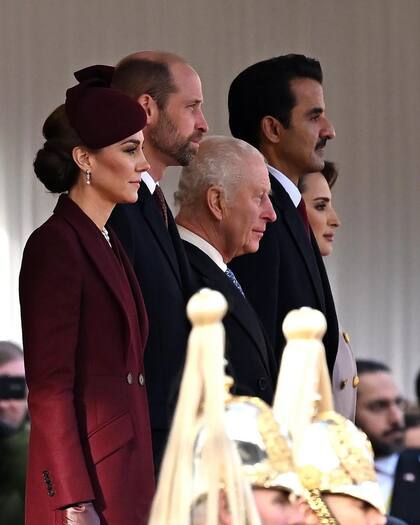 Los pendientes de brillantes y perlas que llevó Kate también formaban parte del cofre real de Isabel II y según la prensa británica, fueron un regalo de bodas.