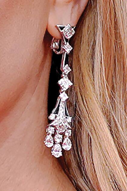 Los pendientes, realizados en oro blanco con incrustaciones
de ónix y diamantes de Bvlgari, fueron muy comentados.