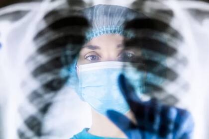 Los pensamientos intrusivos también pueden estar relacionados con problemas de salud física