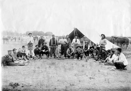 Los peones en semicírculo.