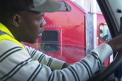 Los pequeños transportistas de camiones enfrentan complicaciones por la competencia con los grandes operadores en EE.UU.