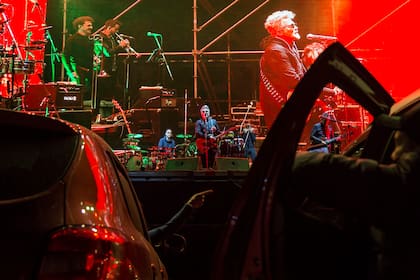 Una hora y media de show con todos los hits de Los Pericos