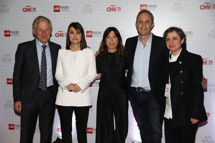 Los periodistas Marcelo Longobardi, María Laura Santillán, María O´Donnell, Ernesto Tenembaum y la mexicana Carmen Aristegui