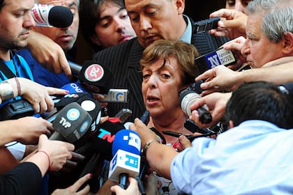 La fiscal Fein comparece ante la prensa