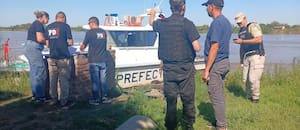 Encuentran a dos cuatreros muertos en una canoa junto a una vaca recién robada