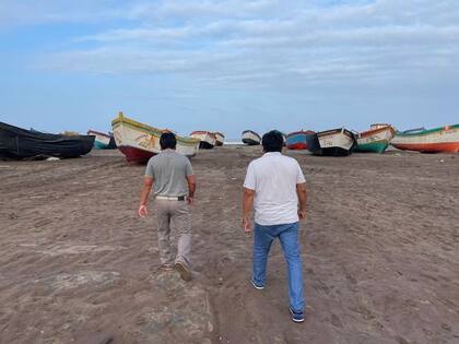 Los pescadores de San José no han podido faenar este año porque dicen que el agua está tan caliente que el pescado se ha marchado a aguas más frías