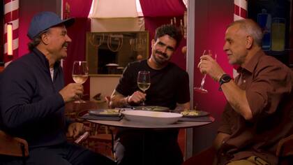 Los Petersen junto a Benjamín Nast.