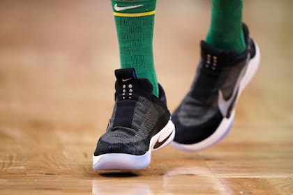Los pies de Jayson Tatum, de los Boston Celtics