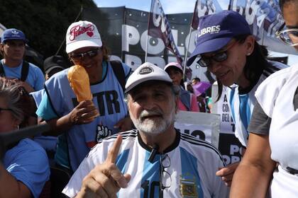 Los piqueteros congregados frente al Ministerio de Desarrollo organizaron un partido de fútbol