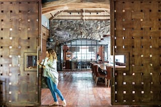 Gaby Orlando, el diseño de una casa inspirada en la mística de castillos medievales