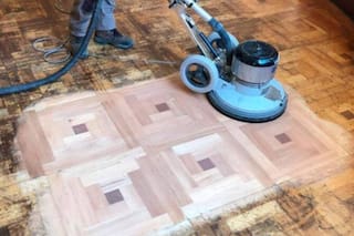 El truco casero para reemplazar el piso del comedor sin tener que estar en obra